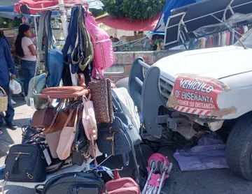 VIDEO | Mujer atropella a comerciantes en Ixmiquilpan