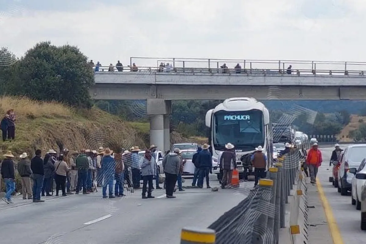 Autopista Arco Norte: ejidatarios cierran ambos sentidos; cierre lleva 4 horas