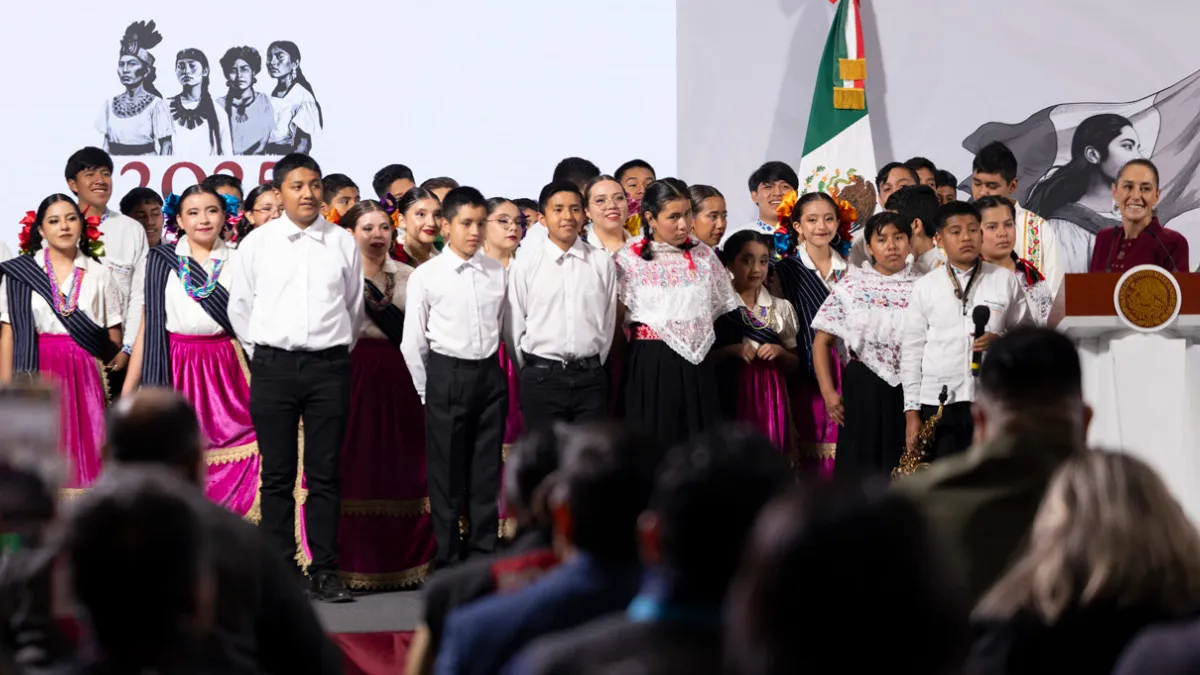 Sheinbaum presenta el Plan Michoacán enfocado en educación, cultura y oportunidades para evitar que los jóvenes caigan en el crimen.