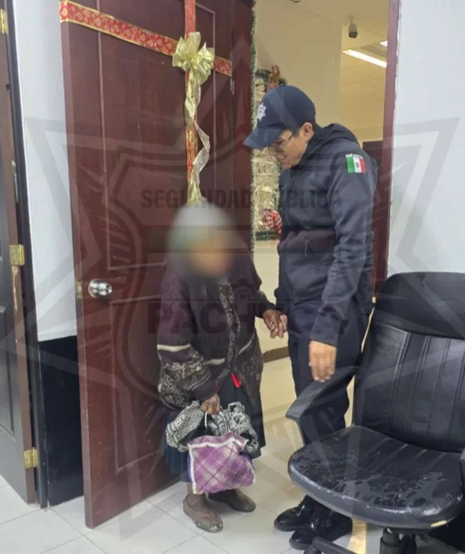 Abuelita extraviada en Pachuca fue resguardada y entregada a su familia