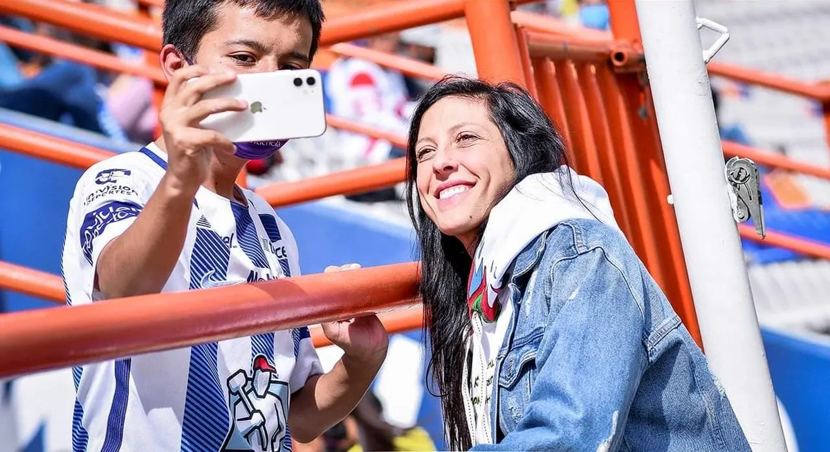 En dos semanas debutaría Jenni Hermoso: Juan Carlos Cacho