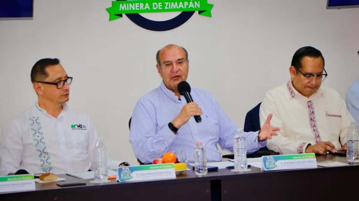 Natividad Castrejón Valdez en reunión con rectores de universidades públicas de Hidalgo en la UTMZ.