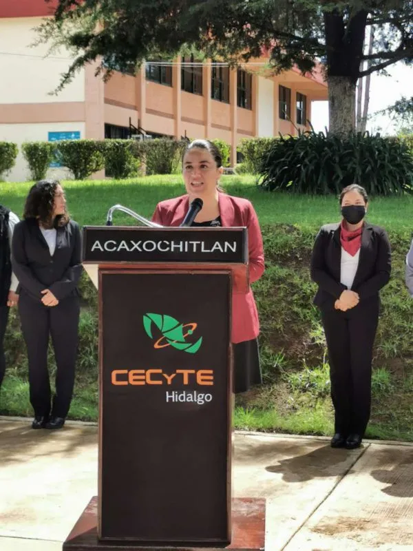 Cierran CECyTEH en Acaxochitlán; exigen destitución de sobrina de Gerardo Sosa 