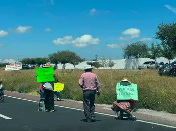 Bloqueo en carretera Ixmiquilpan-Actopan