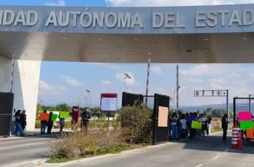 “Amor, orden y progreso, no al retroceso”: estalla inconformidad en el ICAP de la UAEH