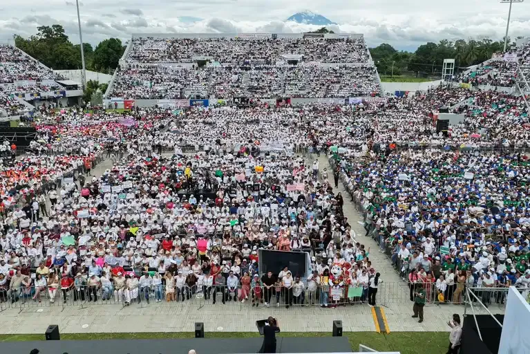 Claudia Sheinbaum rinde cuentas en Chiapas ante 40 mil personas