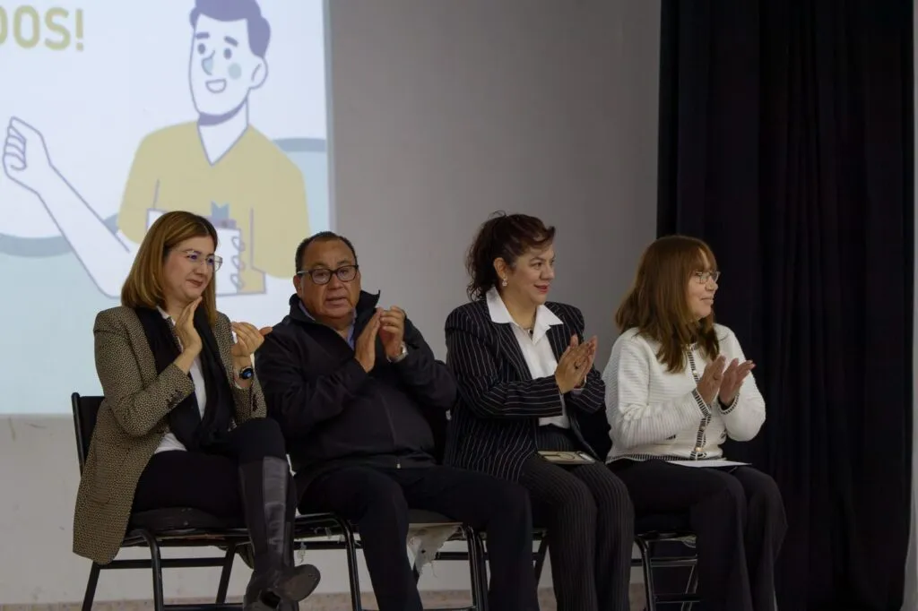 Hidalgo realiza encuentro estatal sobre uso responsable de tecnología en escuelas