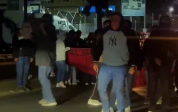 Estudiantes de El Mexe bloquean Bulevar Felipe Ángeles