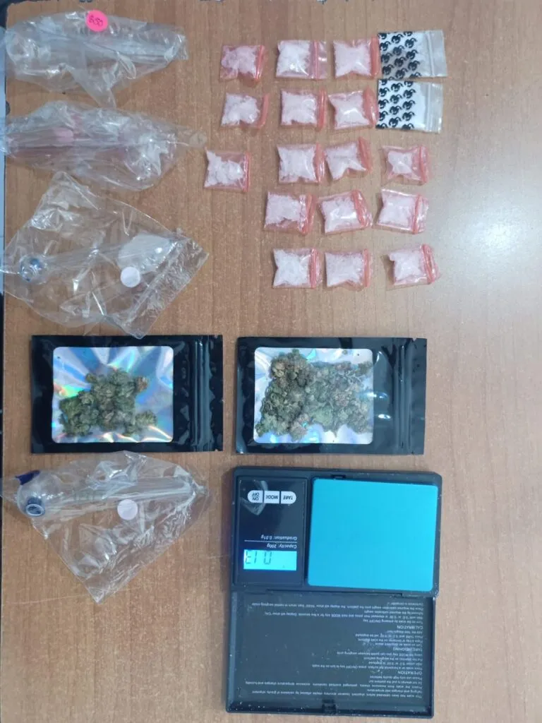 ¡Uno por chiquito y el otro por grandote! Dos detenidos en Mineral de la Reforma