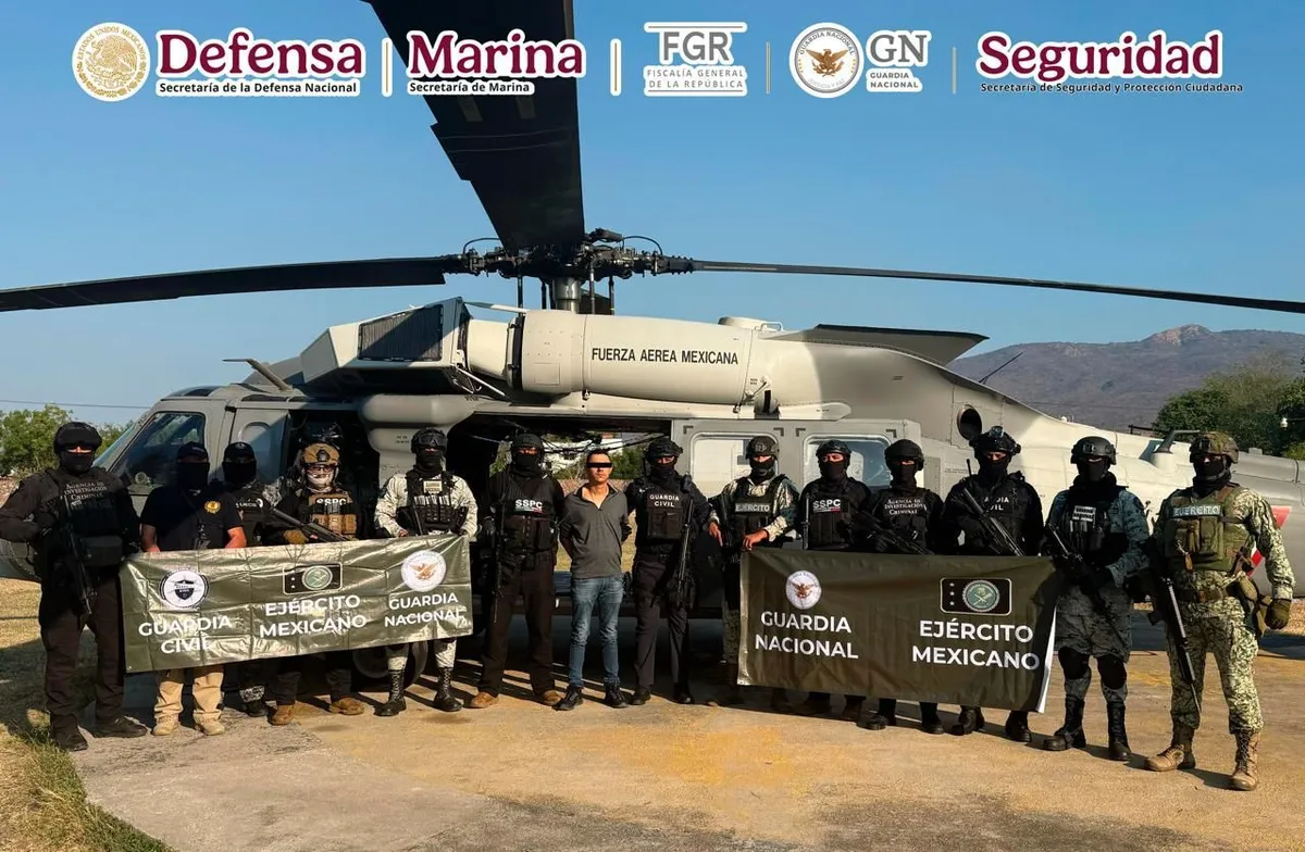 Detienen a ‘La Silla’ líder de ‘Los Blancos de Troya’ en Apatzingán, Michoacán