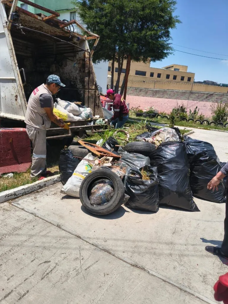 Vecinos de El Palmar realizan faena y exigen atención a calles, agua y seguridad
