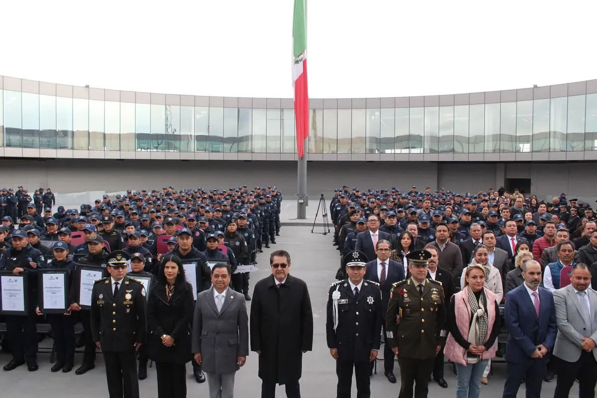 Gobierno de Hidalgo celebra a policías con aumento salarial, reconocimientos y equipamiento