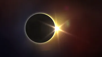Eclipse solar total con la Luna cubriendo completamente al Sol.