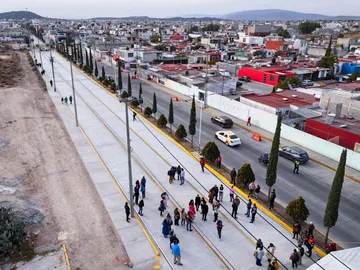 Una vialidad clave de Tizayuca por fin recibe la inversión que necesitaba. Concreto hidráulico, seguridad y mejor movilidad.
