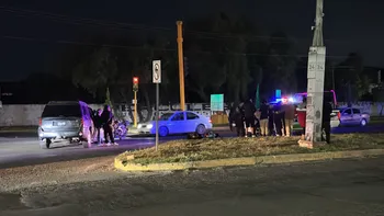 Otro accidente en una zona de riesgo. Un motociclista cayó al pavimento tras ser impactado por una camioneta en Tizayuca.