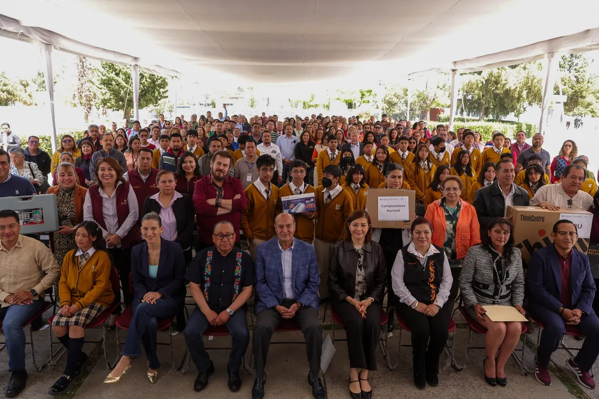 SEP Hidalgo entrega equipamiento a secundarias con inversión de 22.5 millones de pesos