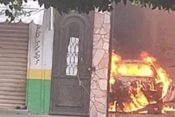 ¿Qué pasó? Auto se incendia dentro de una vivienda en Progreso de Obregón