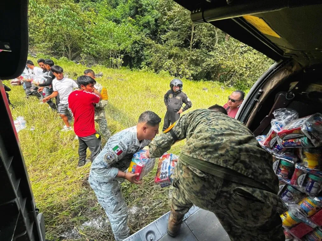 Desde el aire, una tonelada de esperanza