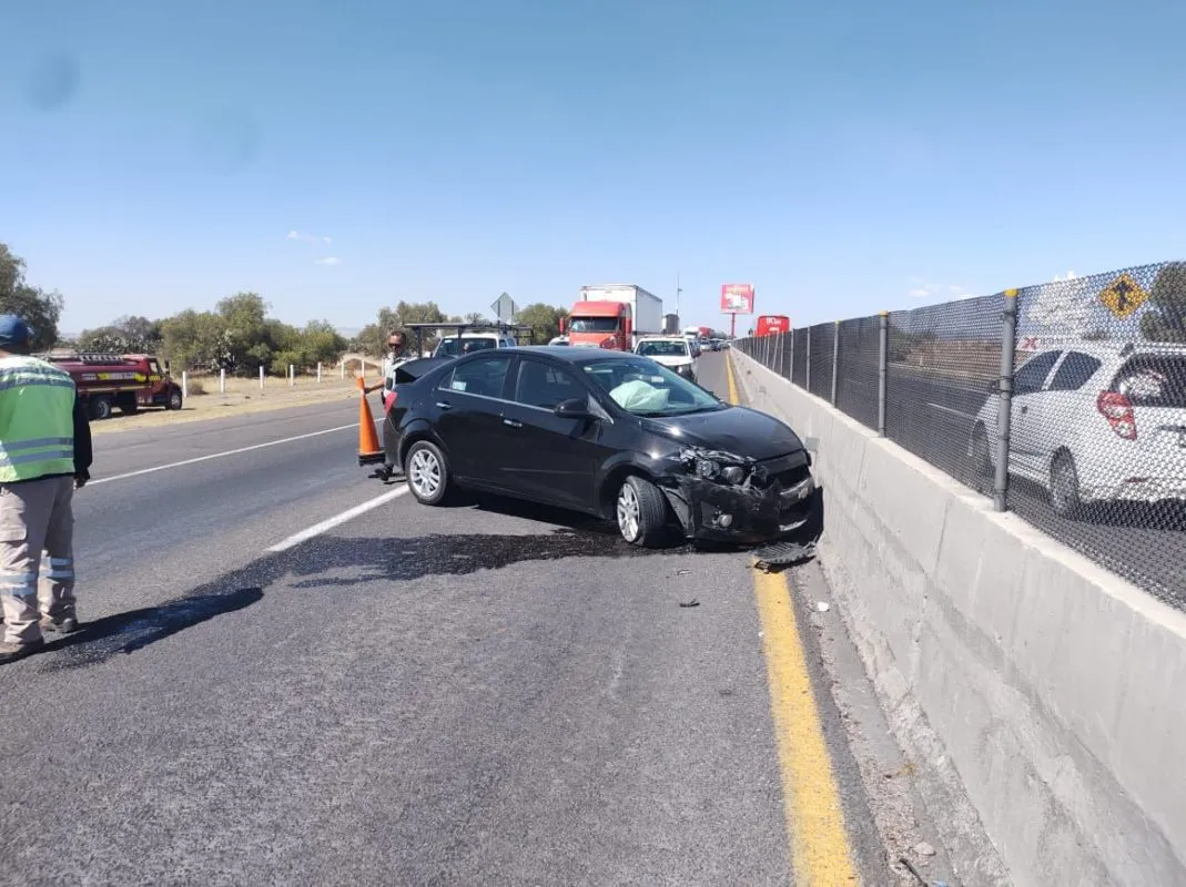 Choque sobre la autopista México-Pachuca deja dos lesionados
