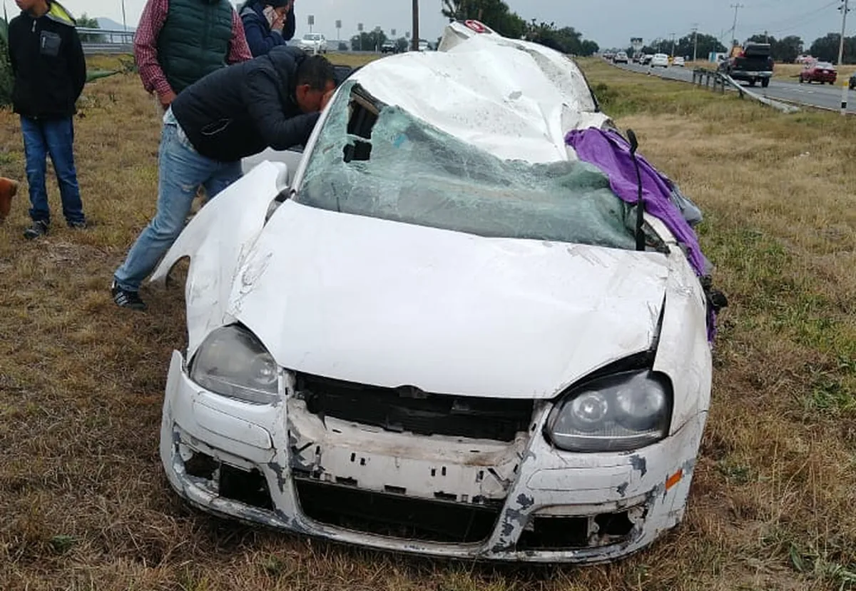 Persona fallecida tras volcadura en la autopista México-Pachuca