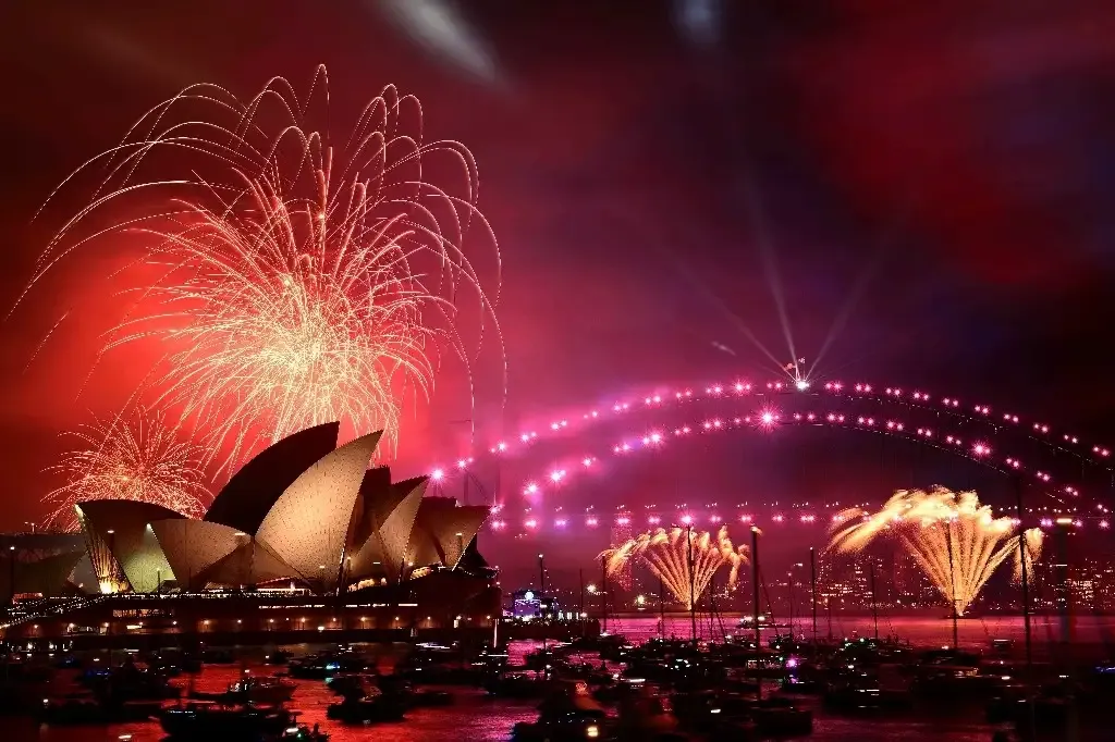 Australia y Nueva Zelanda reciben al 2025 con pirotecnia y luces