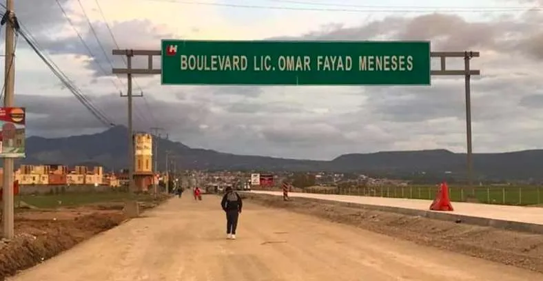 Quitan letrero de Omar Fayad en Téllez