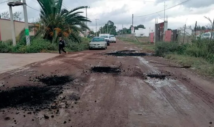 Tulancingo: por falta de pavimentación, se manifiestan en presidencia municipal