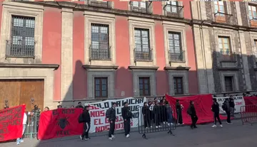 manifestación del mexe en palacio nacional