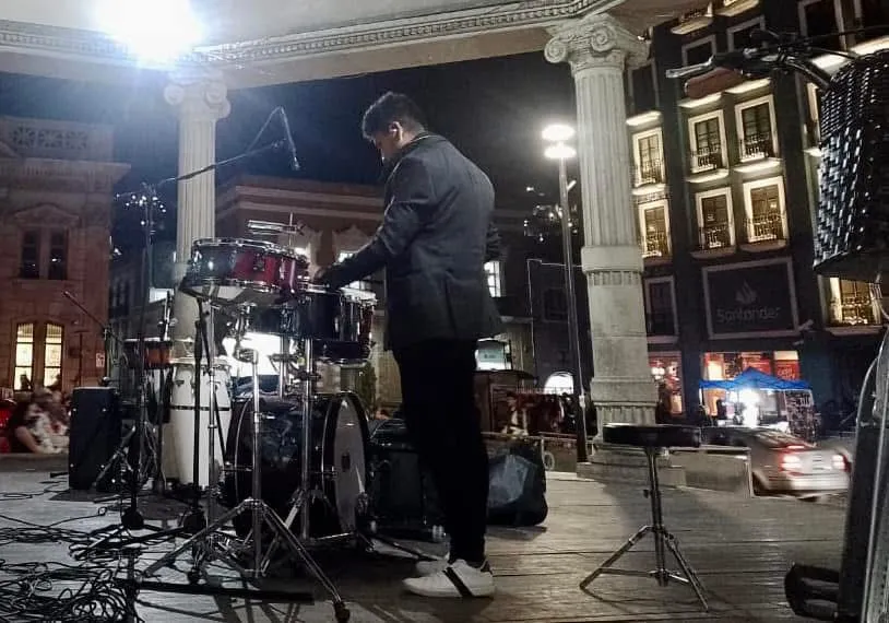 Del ritmo a la resiliencia: La inspiradora historia de un percusionista mexicano