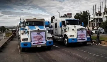 Bloqueo de transportistas en la carretera Tula-Jorobas.