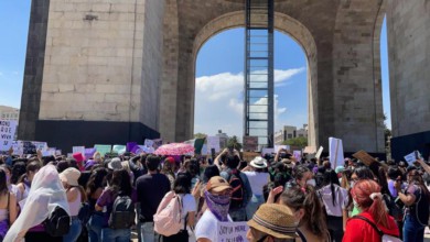 Mujeres en el Monumento a la Revolución para el inicio de la marcha 8M/Foto tomada del Twitter Chilango