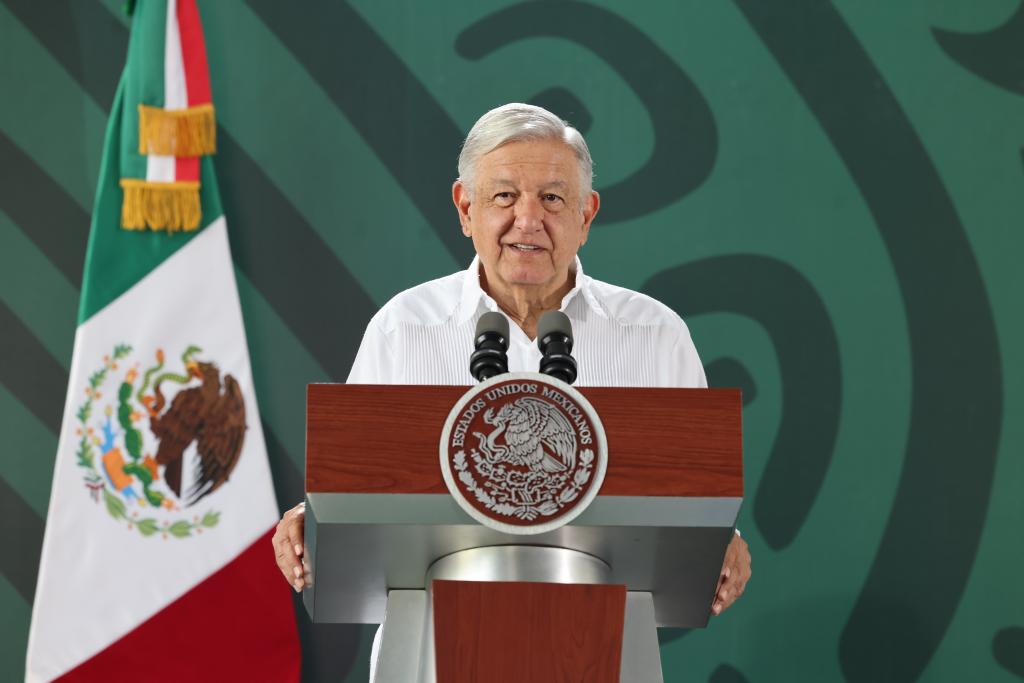 Andrés Manuel López Obrador expresó que este año se estima que ingresará por ese concepto "un billón" de pesos, los cuales "van abajo" (para los más necesitados). Foto: Presidencia