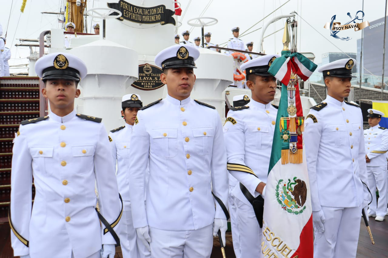 Foto de integrantes del cuerpo de la Marina.