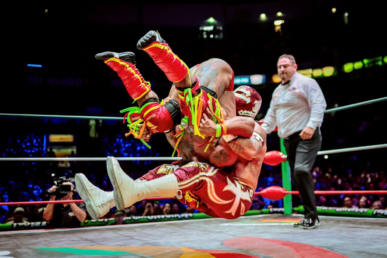 Foto de Templario y Dragón Rojo Jr, protagonistas del 90 Aniversario del CMLL.