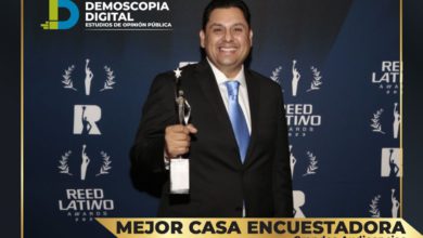 El director ejecutivo de Demoscopia Digital, Mario Garza, fue quien recibió dicho galardón en el evento que contó con mil quinientos trabajos postulados y más de 100 nominaciones. Foto: Cortesía