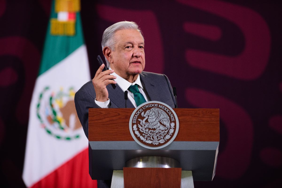 El Presidente Andrés Manuel López Obrador aseguró que el planteamiento para usar las Afores inactivas de trabajadores mayores de 70 años no es para confiscarlas, porque el derecho a reclamar su dinero no prescribe. Foto: Presidencia.