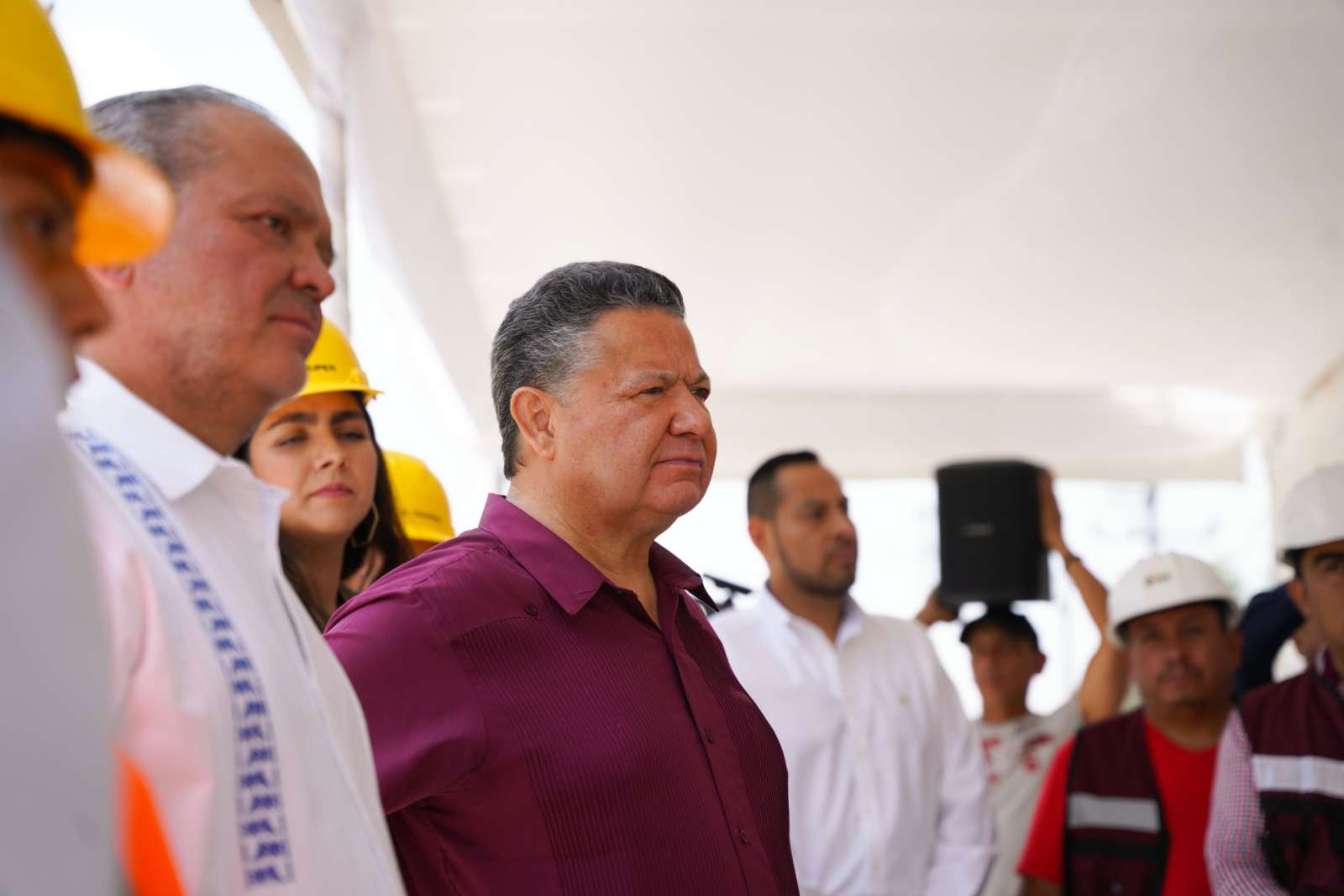 El gobernador Julio Menchaca supervisó trabajos de pavimentación asfáltica y construcción de muro de contención en la Colonia Santa Cecilia Foto: X