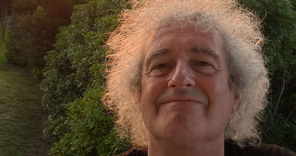 Brian May, guitarrista de Queen sufre "leve derrame cerebral"